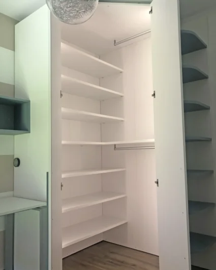armadio ad angolo interno