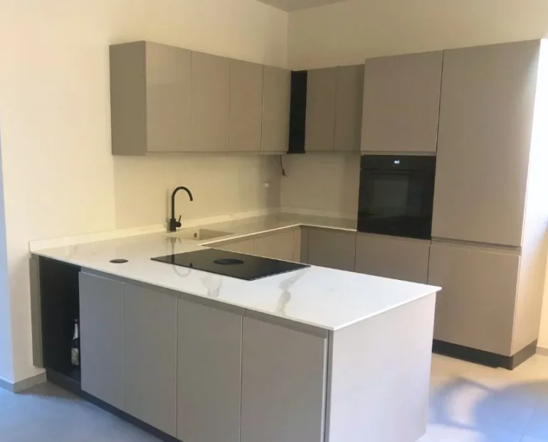 cucina piano effetto marmo