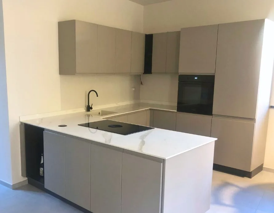 cucina piano effetto marmo