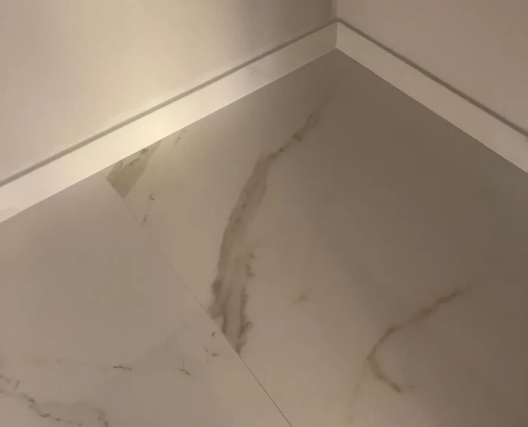 cucina piano effetto marmo
